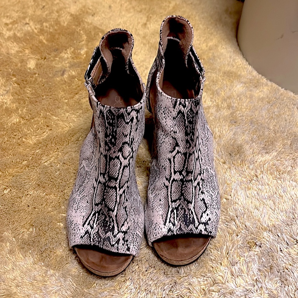 Comfy Snakeskin Wedges